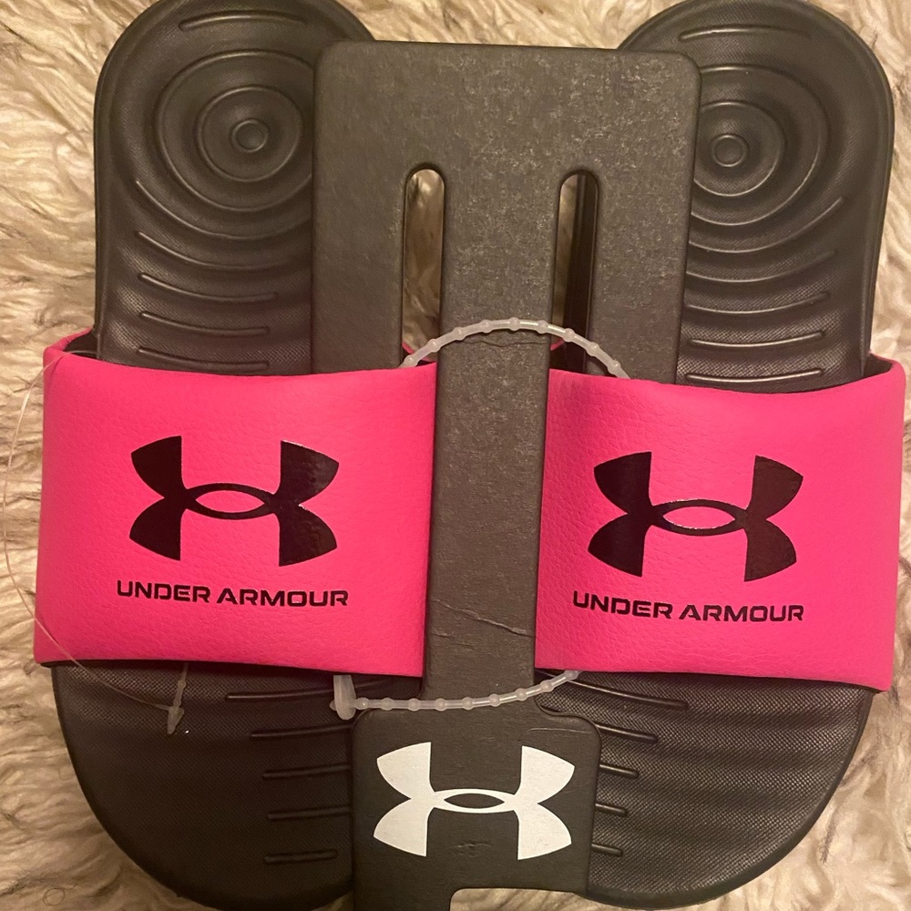 Under Armour Girls Fixed Slides Color:pink/black Size 5y NWT
